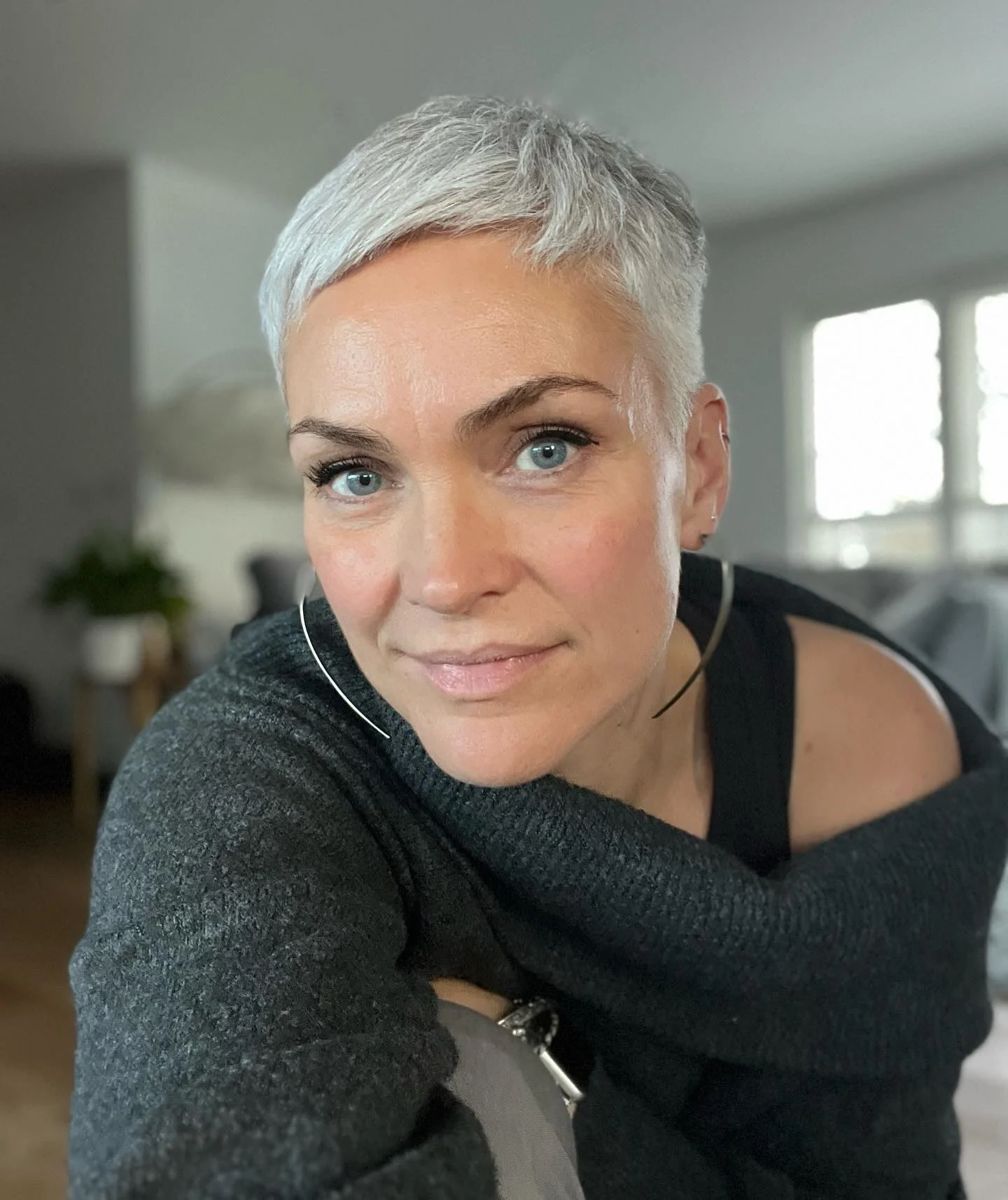 Soft close cropped pixie with micro fringe and silver tone