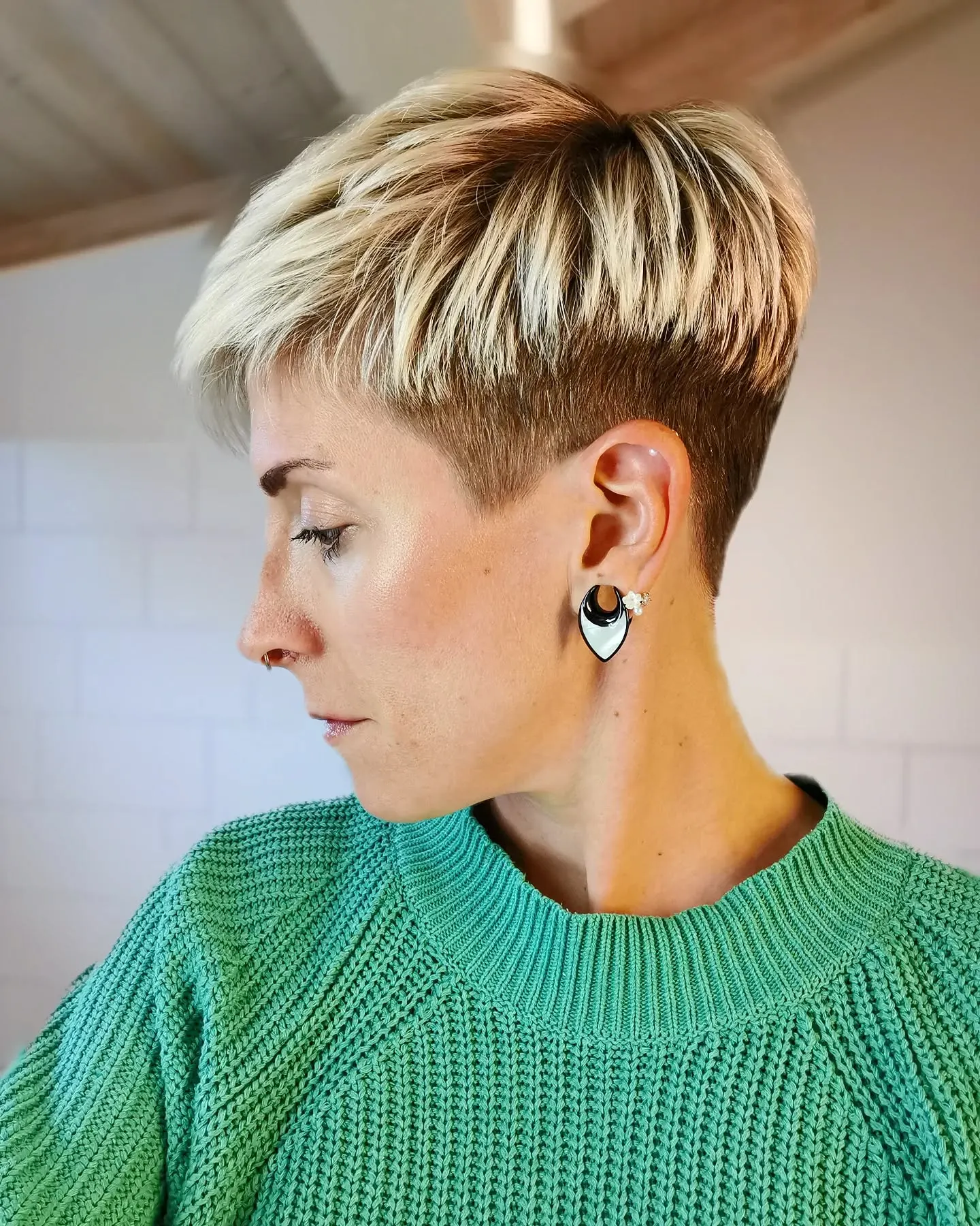 Two tone tapered pixie with dark base and blonde top layers